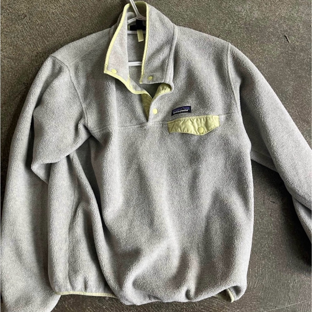 Patagonia Synchilla Fleece Pullover in Light Gray Medium